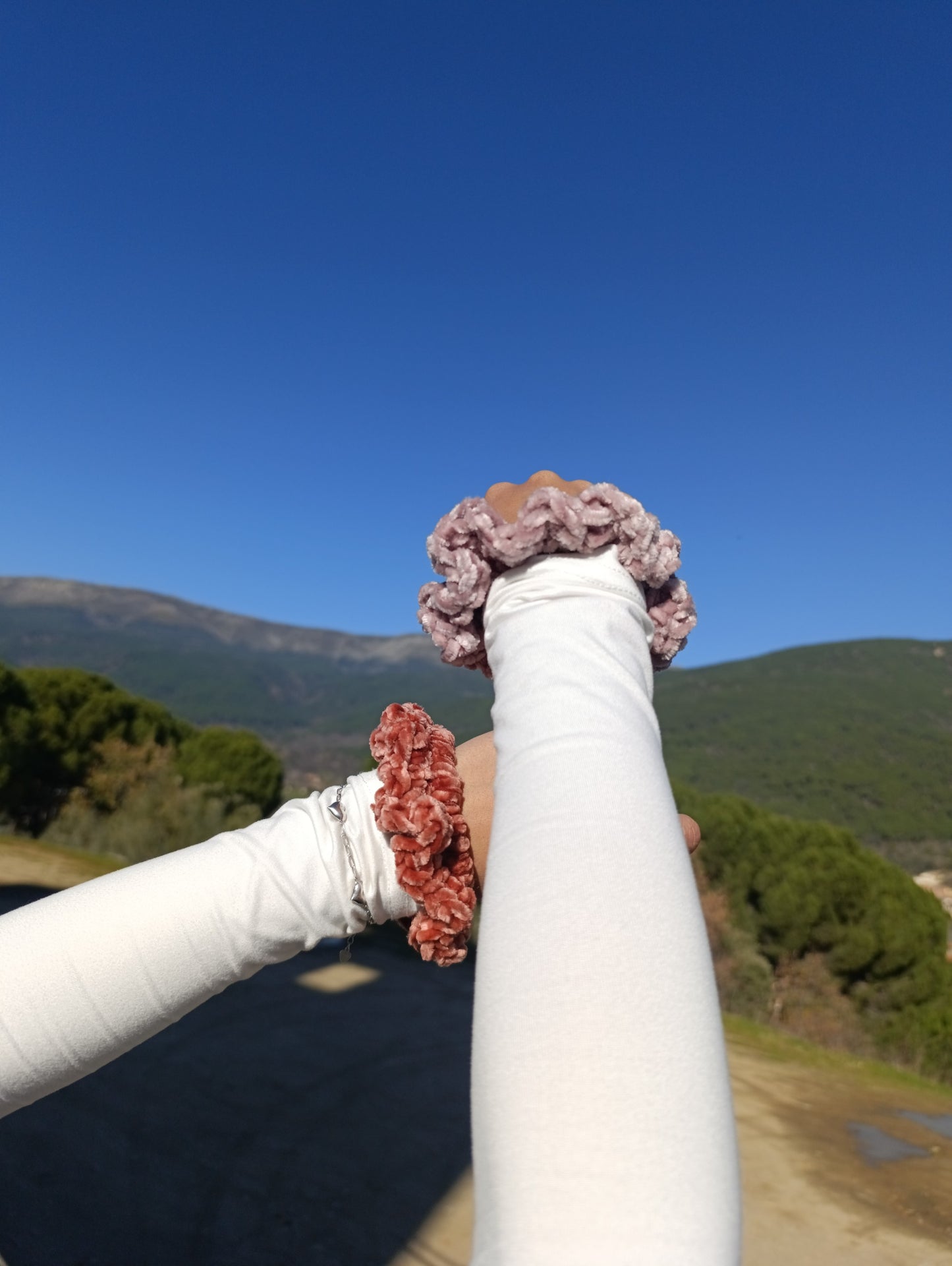 Coleteros Scrunchies Velvet Tejidos a Mano