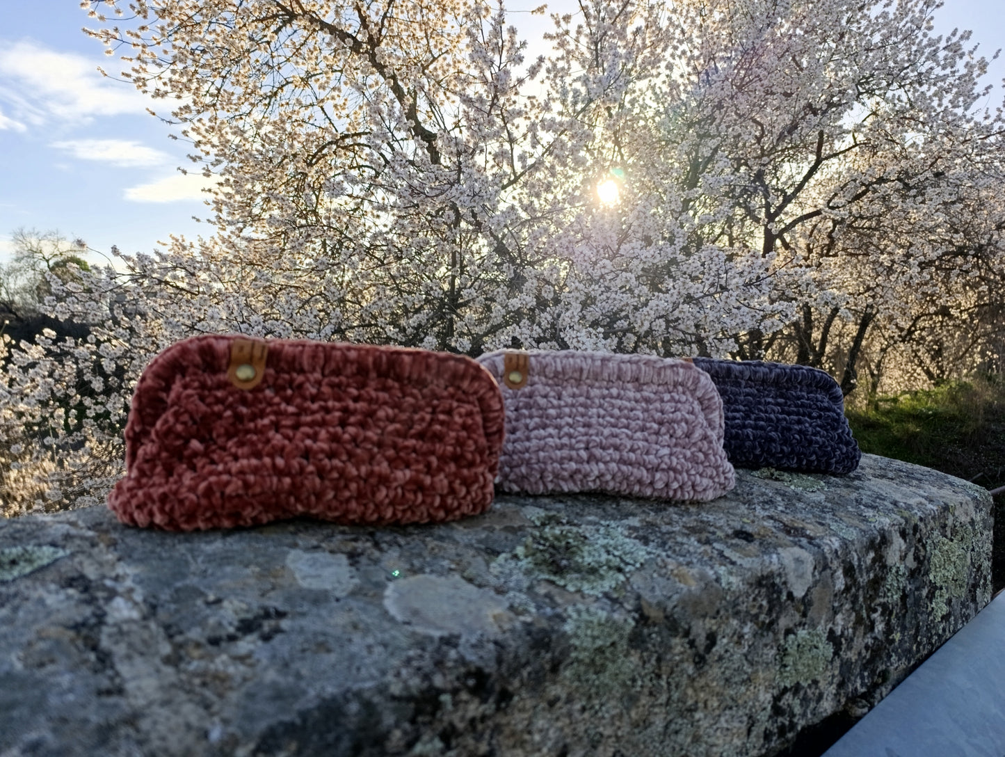 BOLSO DE MANO ALMENDRO