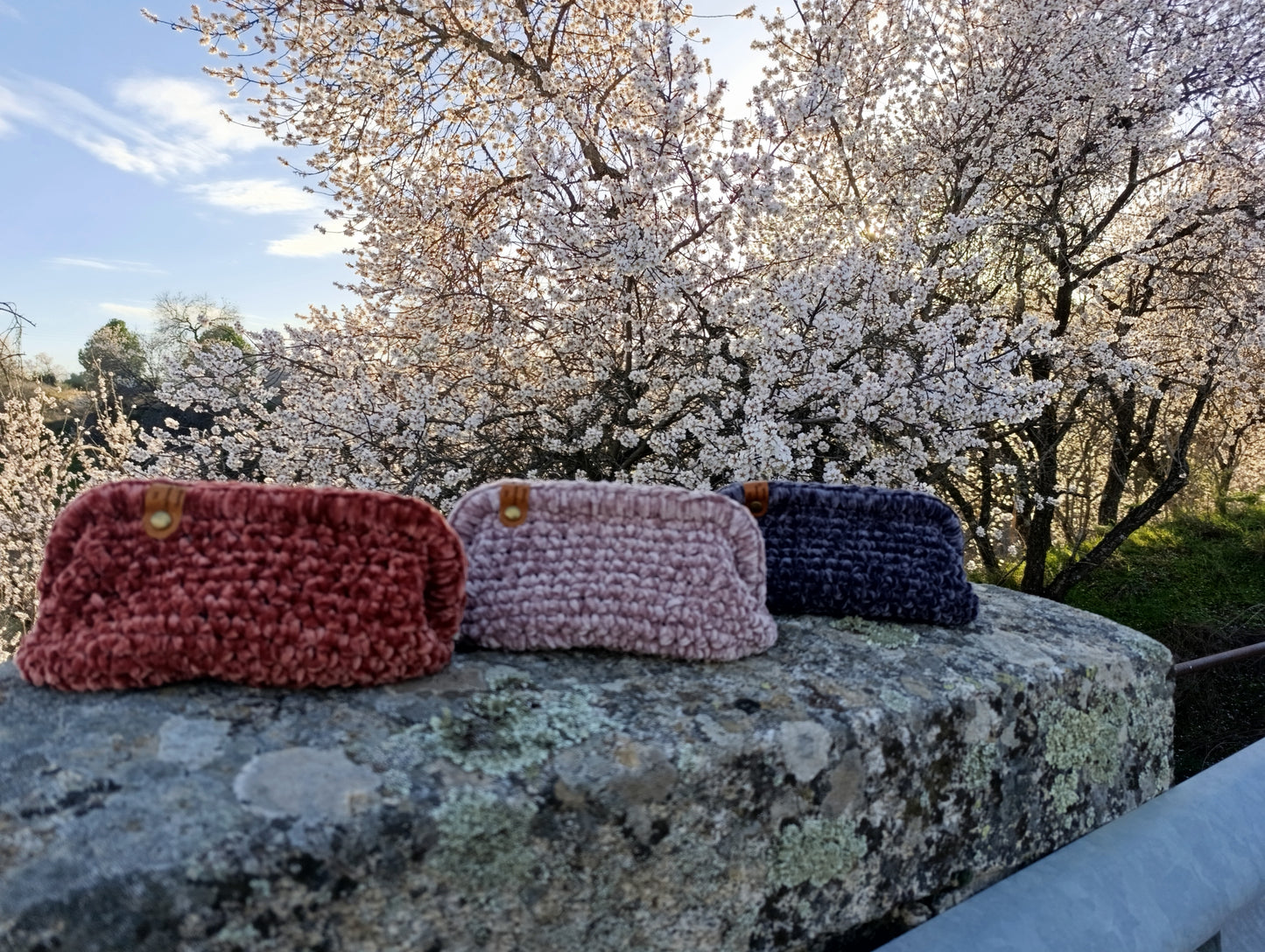BOLSO DE MANO ALMENDRO